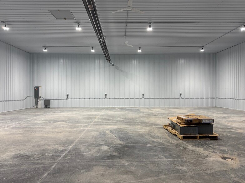 More Photos Of 801 N 9th Ave, Brandon Warehouse For Lease