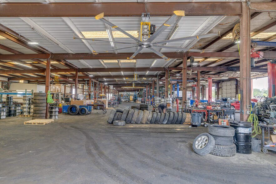 More Photos Of 208 Franklin Dr, West Monroe Distribution For Sale