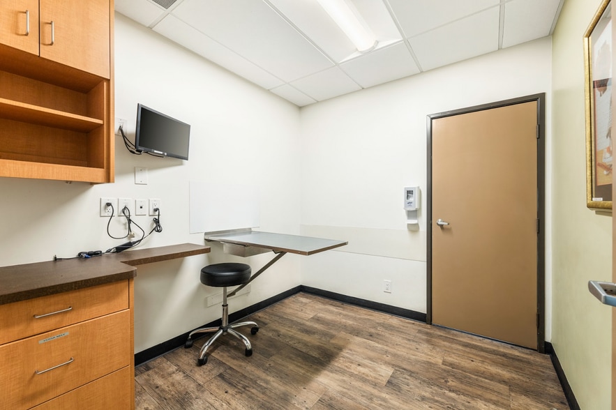 More Photos Of 20805 Hawthorne Blvd, Torrance Veterinarian Kennel For Lease