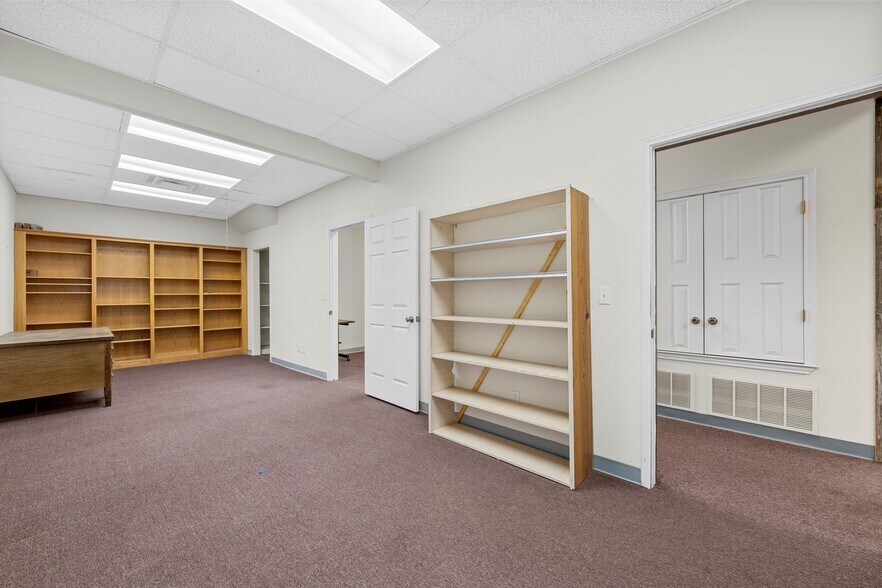 More Photos Of 107 W Main St, Cameron Storefront Retail Office For Lease