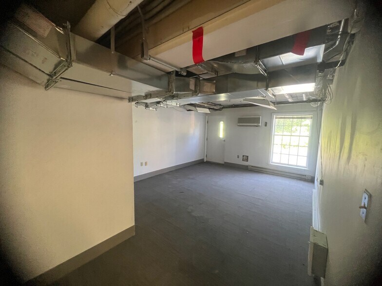 More Photos Of 89 Viets St, New London Office For Sale