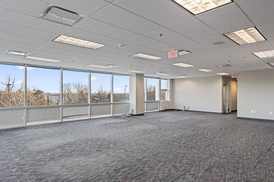 More Photos Of 10718 Richmond Hwy, Lorton Office For Lease