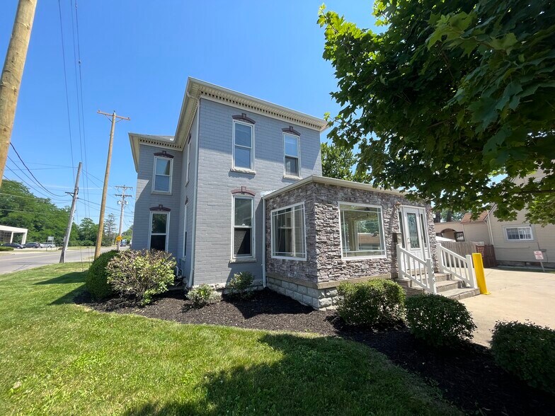 More Photos Of 1085 W Main St, Troy Medical For Sale