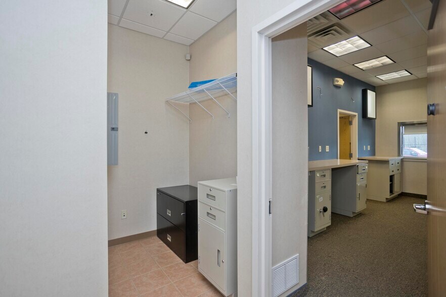 More Photos Of 422 Main St, Easthampton Freestanding For Lease