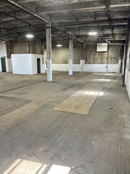 More Photos Of 5039 Comly St, Philadelphia Warehouse For Lease