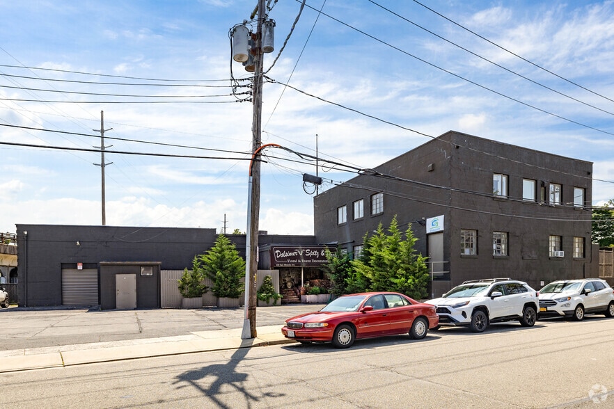 Primary Photo Of 100 E Mineola Ave, Valley Stream Manufacturing For Lease