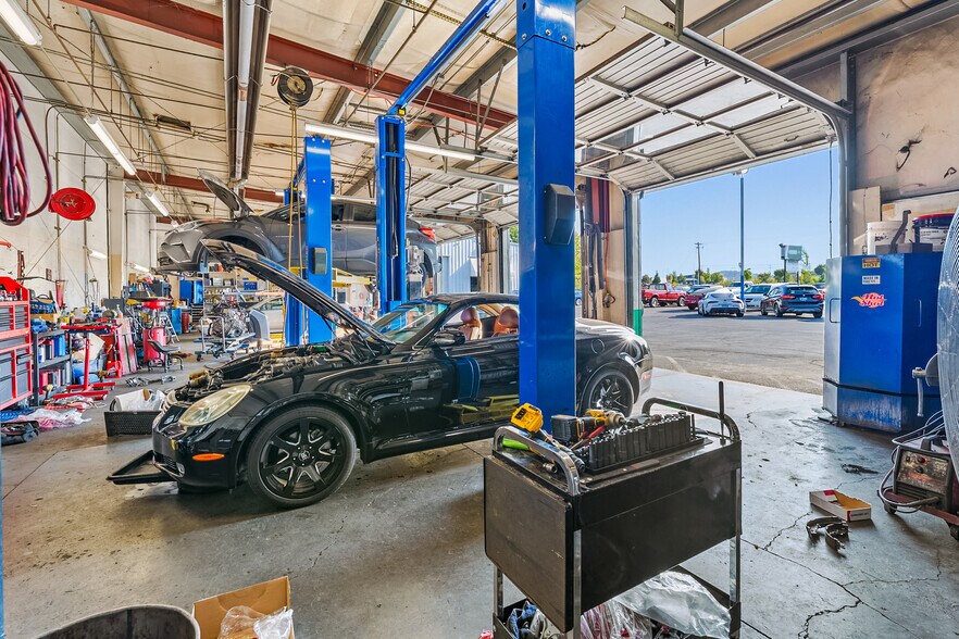 More Photos Of 3311 Biddle Rd, Medford Auto Repair For Sale