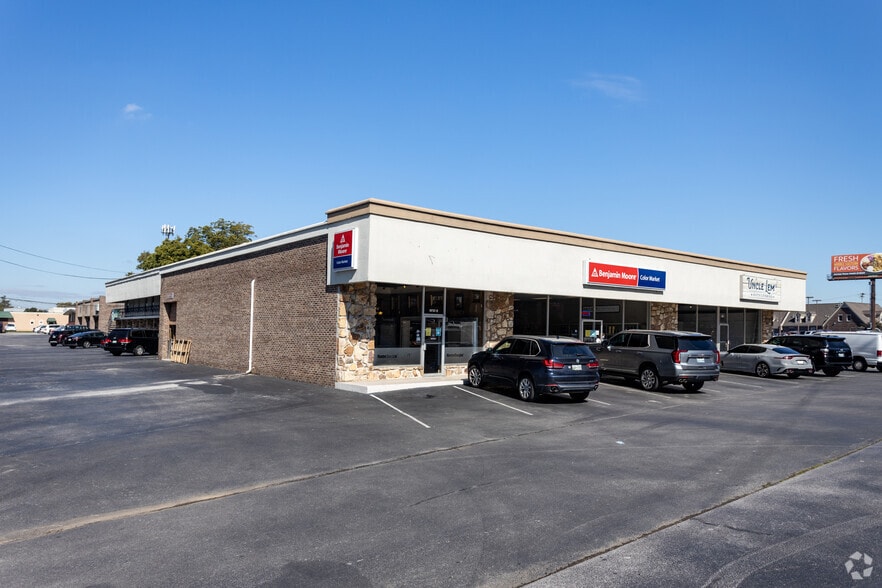More Photos Of 9715-9727 Kingston Pike, Knoxville Freestanding For Lease