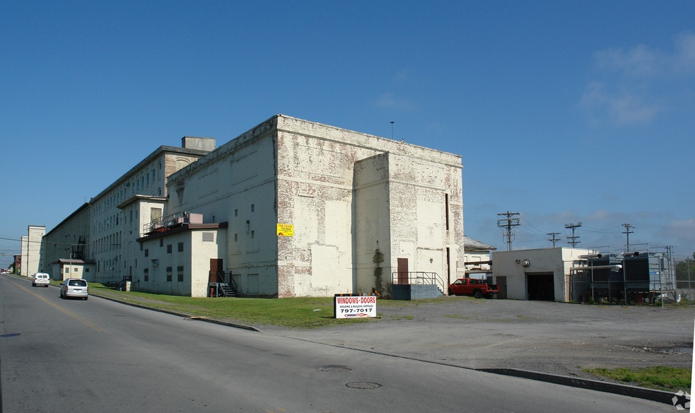 More Photos Of 901-1001 Broad St, Utica Manufacturing For Lease