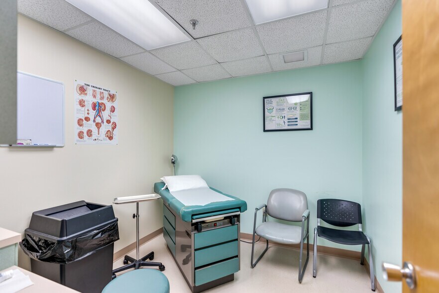 More Photos Of 2525 Harbor Blvd, Port Charlotte Medical For Lease