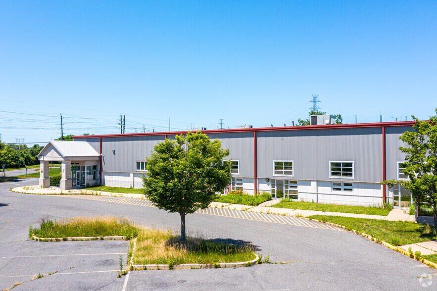 More Photos Of 302 Commerce Square Blvd, Burlington Warehouse For Lease