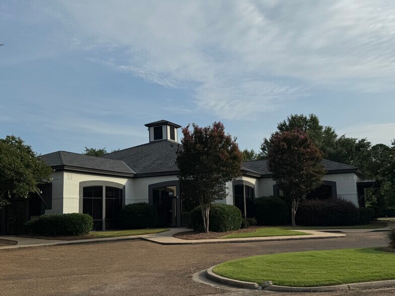 More Photos Of 600 Crescent Blvd, Ridgeland Office Residential For Lease