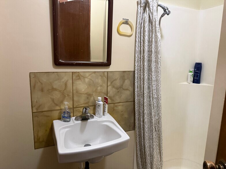 More Photos Of 218 Commercial Ave, Wallace Hotel For Sale