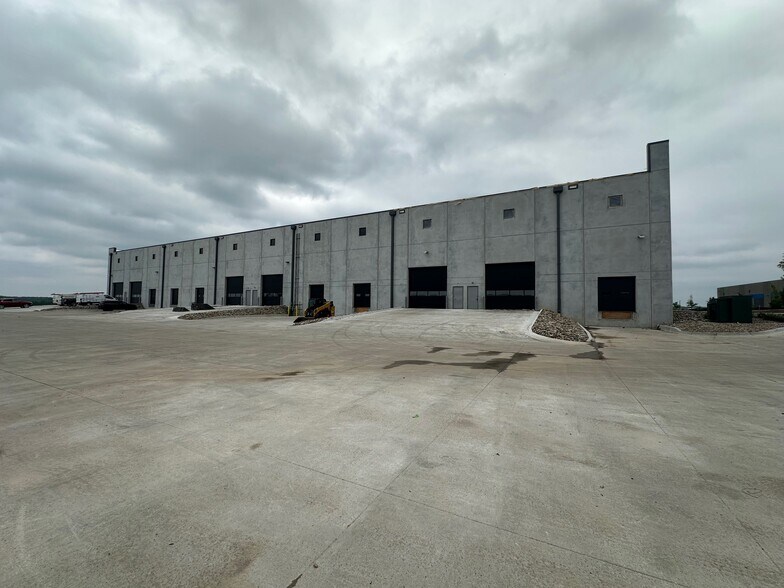 More Photos Of 6001 Thornton Ave, Des Moines Industrial For Sale