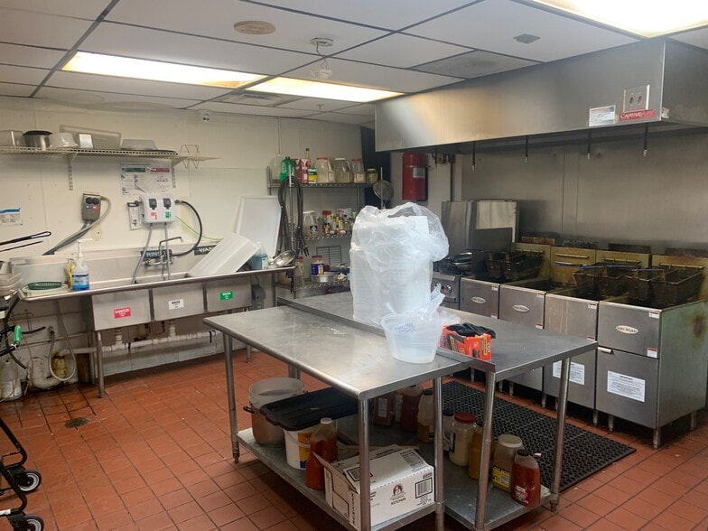 More Photos Of 6347 Phillips Hwy, Jacksonville Bar For Sale