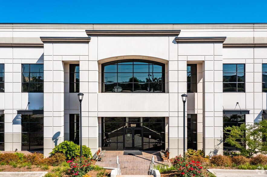 More Photos Of 475 Riverside Pky, Lithia Springs Warehouse For Lease
