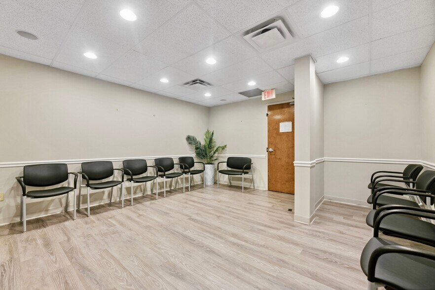 More Photos Of 9403 Kenwood Rd, Blue Ash Medical For Lease