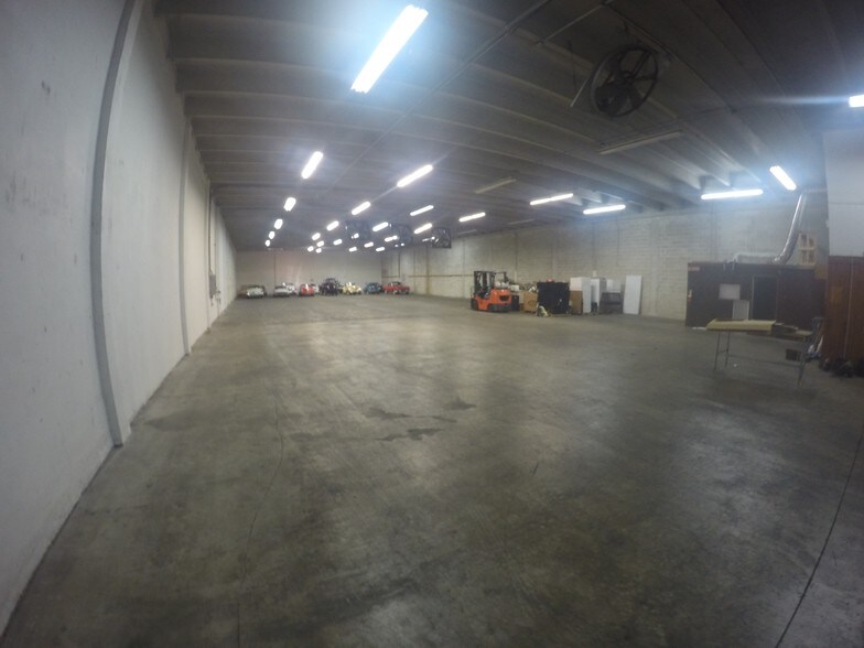 More Photos Of 8111-8113 NW 54th St, Miami Warehouse For Lease