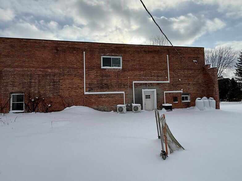 More Photos Of 11 Pottery Rd, Sullivan Unknown For Lease