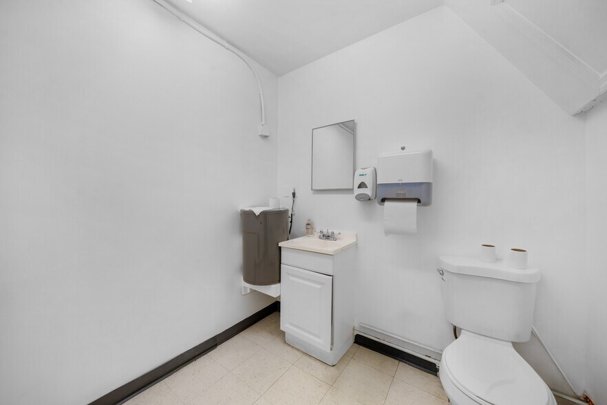 More Photos Of 8127 NW 29th St, Miami Warehouse For Sale