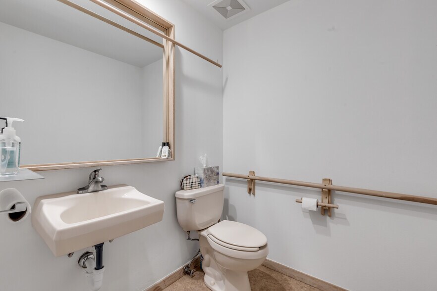 More Photos Of 100-104 Riverside Dr, New Smyrna Beach Office For Sale