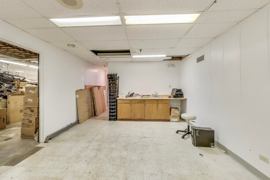 More Photos Of 675 W Golf Rd, Hoffman Estates Storefront For Lease