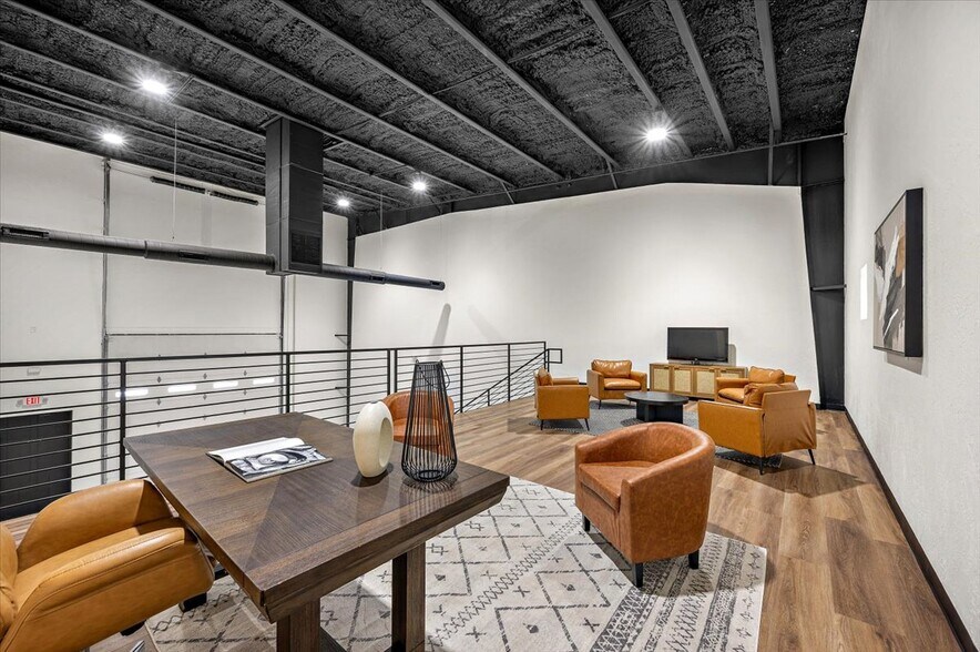 More Photos Of 1229 NW 122nd St, Oklahoma City Light Manufacturing For Sale