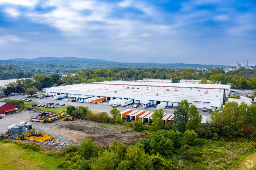 More Photos Of 430 Hudson River Rd, Waterford Warehouse For Lease