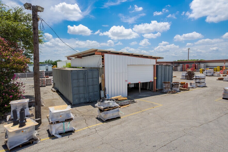 More Photos Of 4350 Naco Pass, San Antonio Service For Sale
