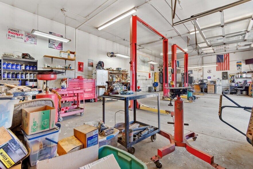 More Photos Of 397-584E Highway 119, Nederland Auto Repair For Sale