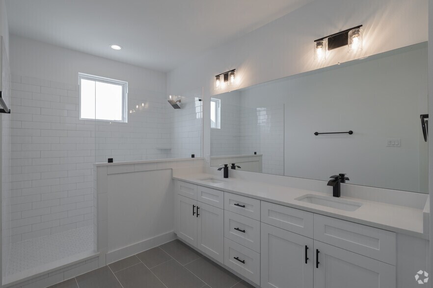 More Photos Of 2527 Judiway St, Houston Apartments For Sale