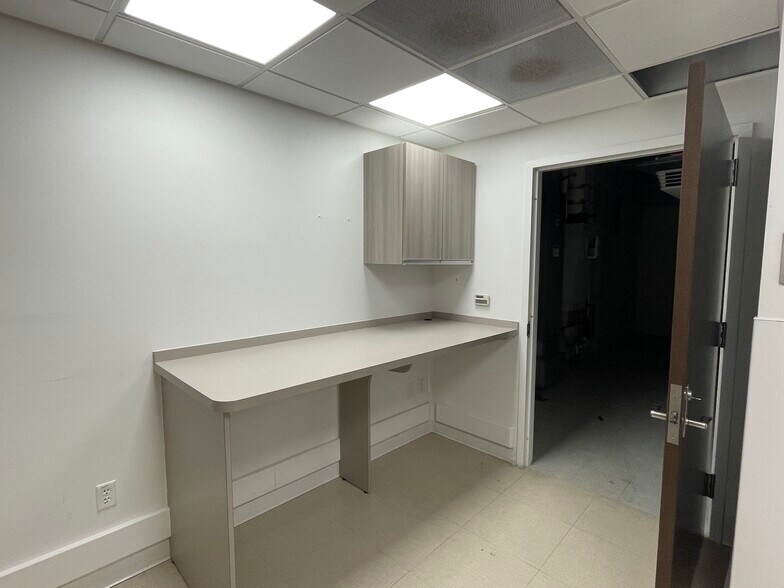 More Photos Of 11325 Pembrooke Sq, Waldorf Medical For Sale