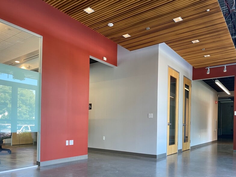 More Photos Of 1987 Leghorn St, Mountain View Office For Lease