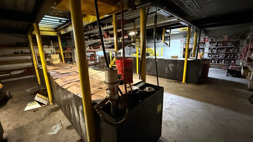 More Photos Of 3919 Highway 25, Montevallo Service For Sale