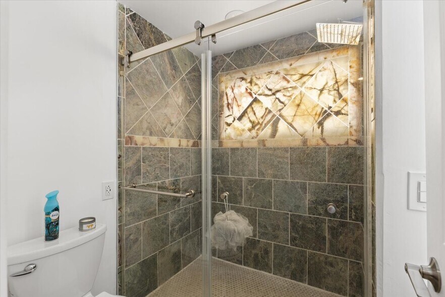 More Photos Of 2033 Garnet Ave, San Diego Apartments For Sale