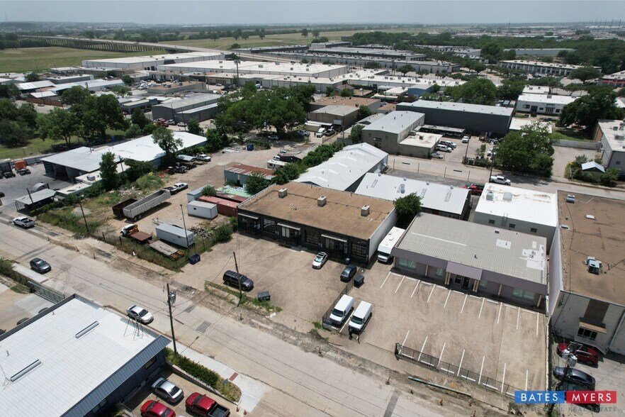 More Photos Of 4829 Gretna St, Dallas Industrial For Lease