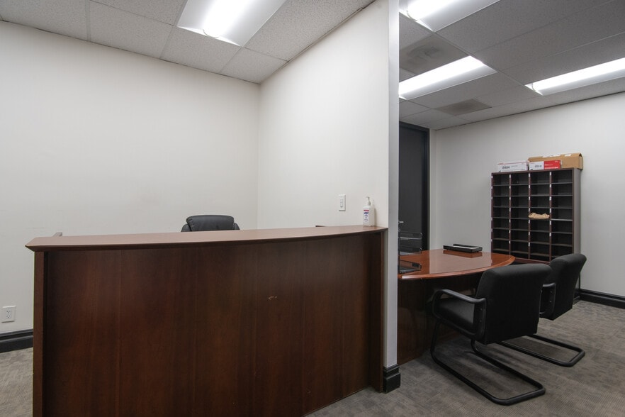 More Photos Of 5405 Stockdale Hwy, Bakersfield Office For Lease