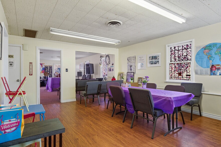 More Photos Of 7601 Crenshaw Blvd, Los Angeles Office For Lease