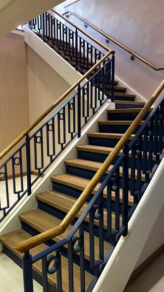 More Photos Of 141 Dundas St, London Office For Sale