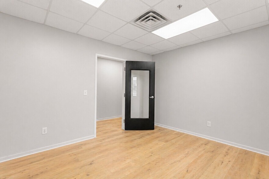 More Photos Of 114 S State St, Haw River Manufacturing For Lease