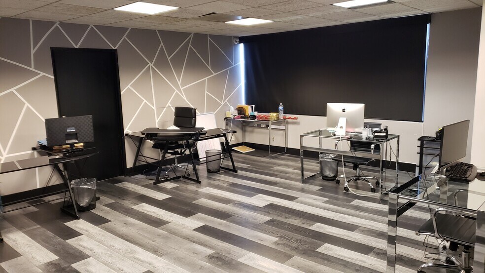 More Photos Of 18580 Ventura Blvd, Tarzana Loft Creative Space For Lease