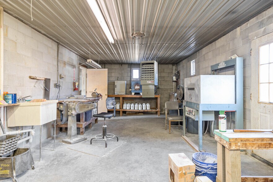 More Photos Of 21646 Baltimore Ave, Georgetown Light Manufacturing For Sale