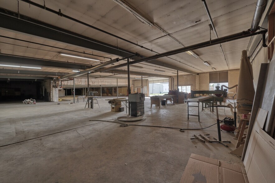 More Photos Of 106 E Smith St, Iron Mountain Distribution For Sale