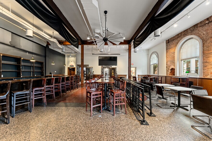 More Photos Of 100 N Loudoun St, Winchester Office For Lease