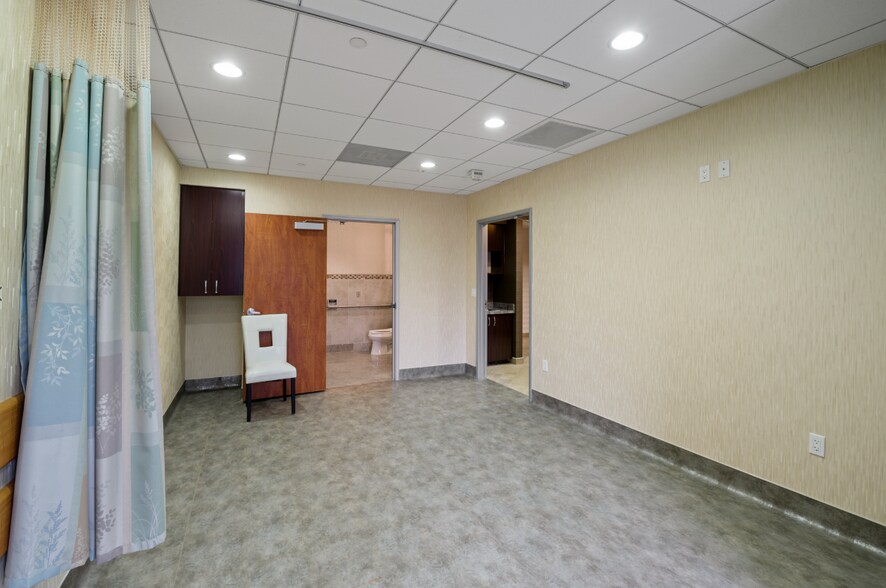 More Photos Of 311 Haigh Rd, Thousand Oaks Medical For Lease