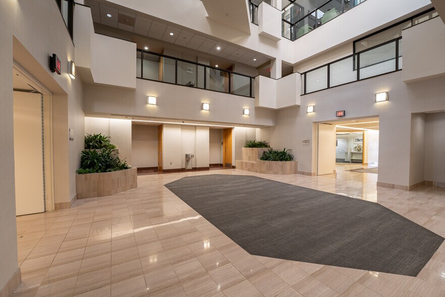 More Photos Of 901 Tower Dr, Troy Coworking Space