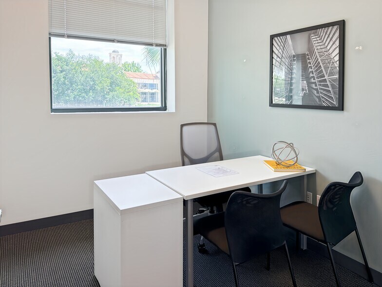 More Photos Of 9100 Conroy Windermere Rd, Windermere Coworking Space