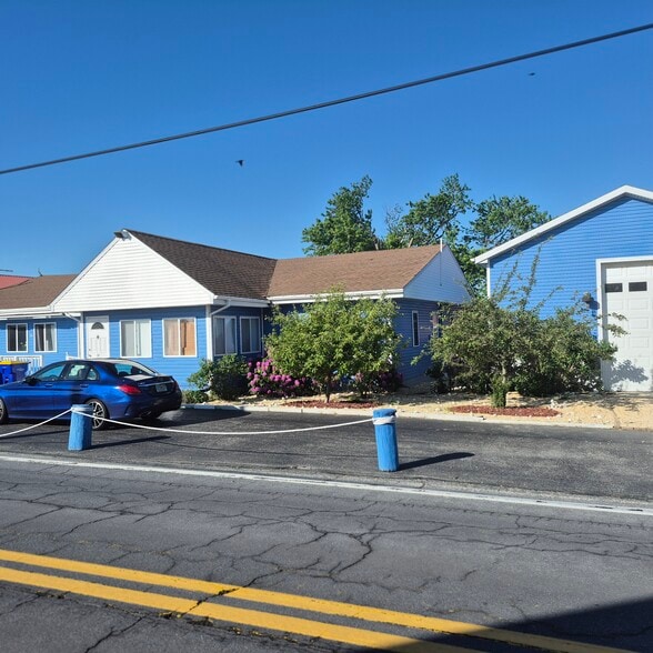 Primary Photo Of 360 Bay Ave, Milford Storefront Retail Residential For Sale
