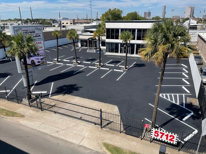 More Photos Of 5722 Southwest Fwy, Houston Auto Dealership For Lease