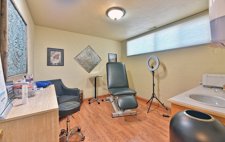 More Photos Of 993 Siskiyou Blvd, Ashland Office For Sale